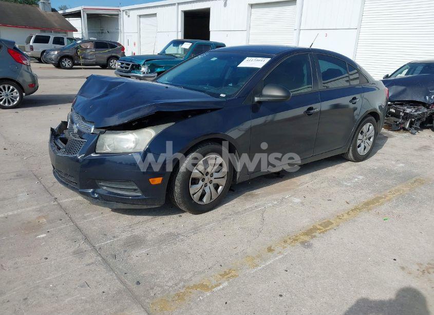 Photo 2 of 2014 Chevrolet Cruze LS AUTO (VIN 1G1PA5SH1E7434317)