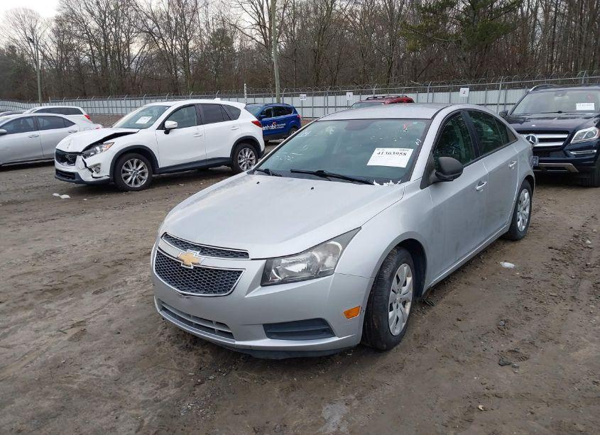 Photo 2 of 2014 Chevrolet Cruze LS AUTO (VIN 1G1PA5SH1E7465552)