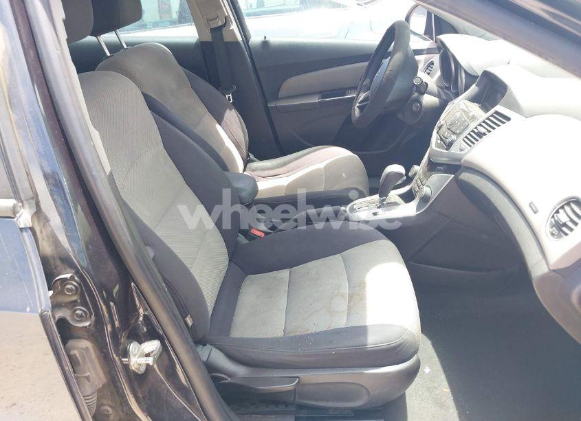 Photo 5 of 2015 Chevrolet Cruze LS AUTO (VIN 1G1PA5SH1F7103464)