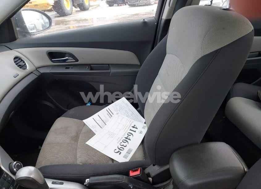 Photo 5 of 2015 Chevrolet Cruze LS AUTO (VIN 1G1PA5SH1F7202821)