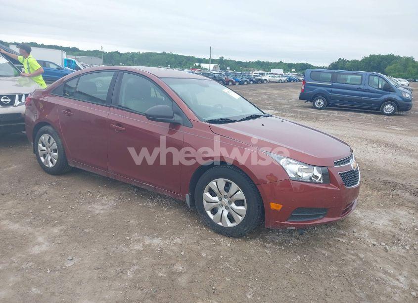 2013 Chevrolet Cruze LS AUTO (VIN 1G1PA5SH2D7180678) main photo