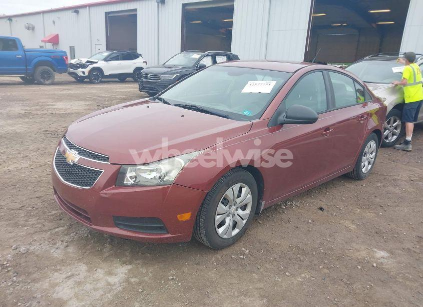 Photo 2 of 2013 Chevrolet Cruze LS AUTO (VIN 1G1PA5SH2D7180678)