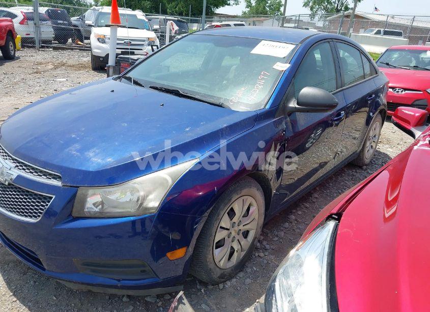 Photo 2 of 2013 Chevrolet Cruze LS AUTO (VIN 1G1PA5SH2D7192331)