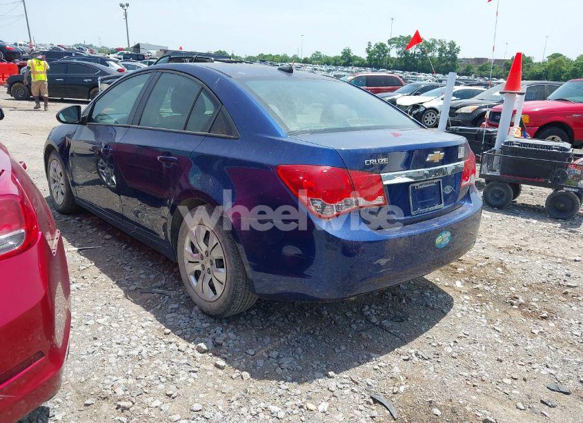 Photo 3 of 2013 Chevrolet Cruze LS AUTO (VIN 1G1PA5SH2D7192331)