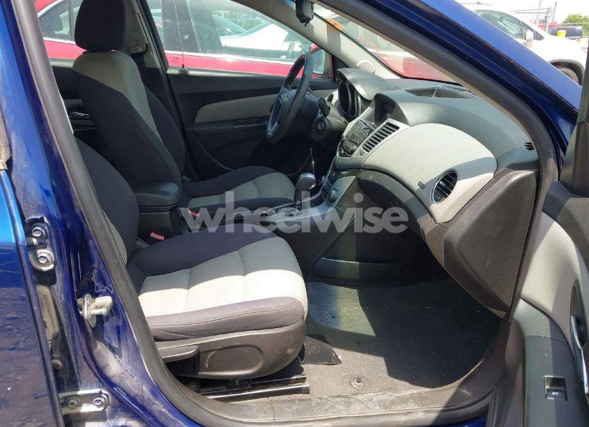 Photo 5 of 2013 Chevrolet Cruze LS AUTO (VIN 1G1PA5SH2D7192331)