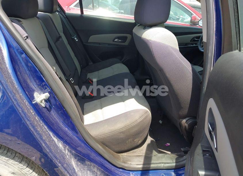 Photo 8 of 2013 Chevrolet Cruze LS AUTO (VIN 1G1PA5SH2D7192331)