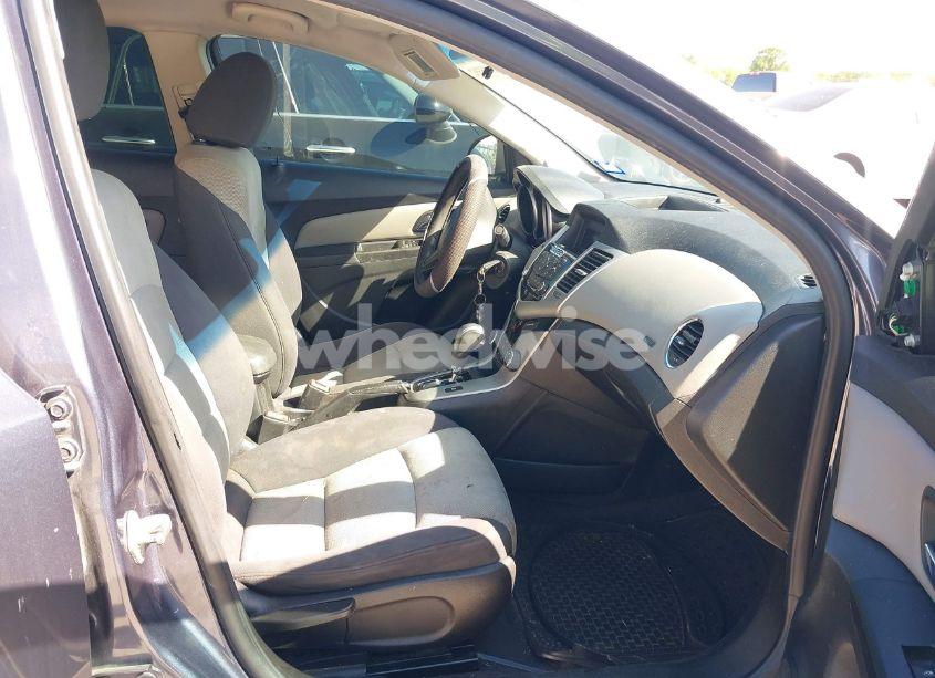 Photo 5 of 2013 Chevrolet Cruze LS AUTO (VIN 1G1PA5SH2D7212142)