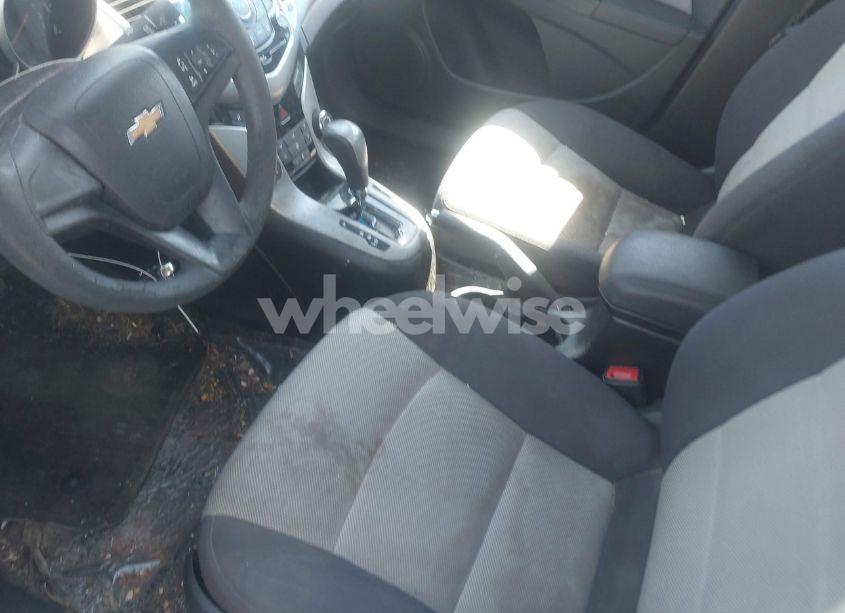 Photo 12 of 2013 Chevrolet Cruze LS AUTO (VIN 1G1PA5SH2D7229717)