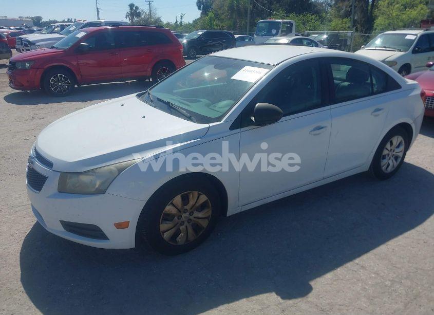 Photo 2 of 2013 Chevrolet Cruze LS AUTO (VIN 1G1PA5SH2D7229717)