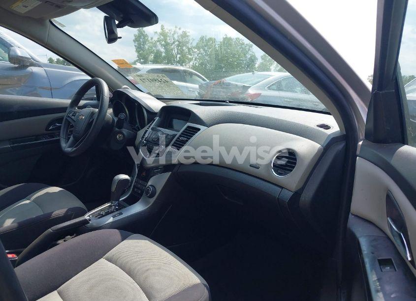 Photo 5 of 2013 Chevrolet Cruze LS AUTO (VIN 1G1PA5SH2D7288007)