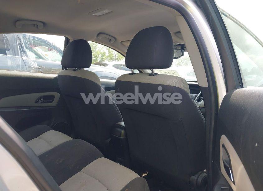Photo 8 of 2013 Chevrolet Cruze LS AUTO (VIN 1G1PA5SH2D7288007)