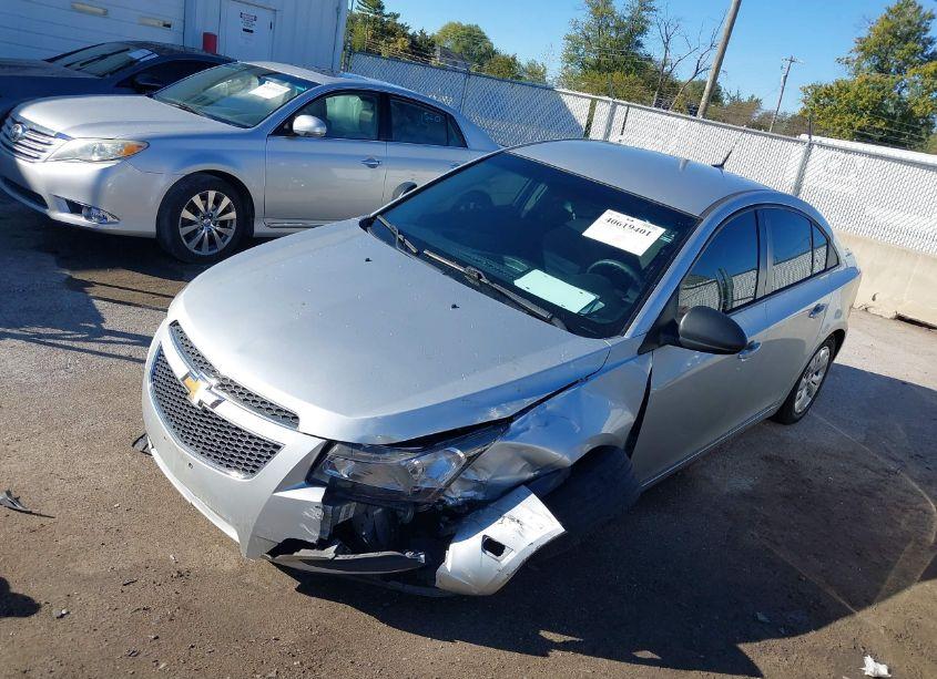 Photo 2 of 2014 Chevrolet Cruze LS AUTO (VIN 1G1PA5SH2E7165681)
