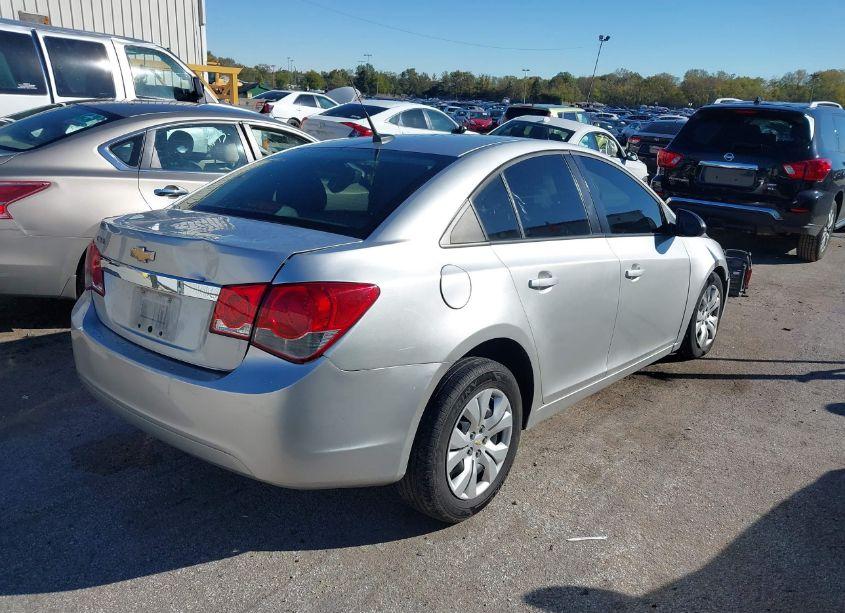Photo 4 of 2014 Chevrolet Cruze LS AUTO (VIN 1G1PA5SH2E7165681)