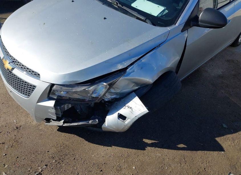 Photo 6 of 2014 Chevrolet Cruze LS AUTO (VIN 1G1PA5SH2E7165681)