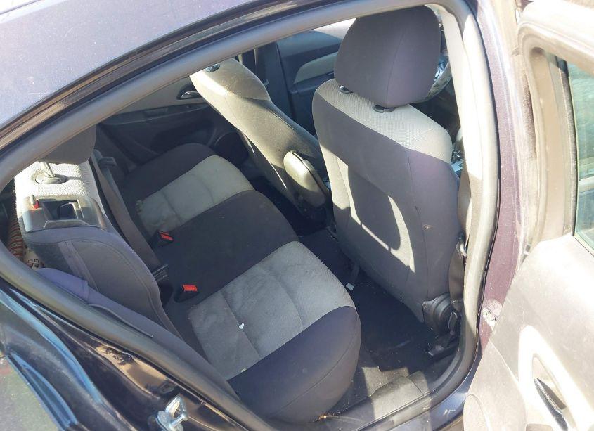Photo 8 of 2014 Chevrolet Cruze LS AUTO (VIN 1G1PA5SH2E7180679)