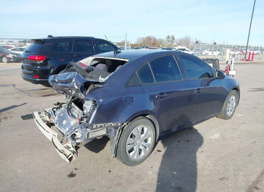 Photo 4 of 2014 Chevrolet Cruze LS AUTO (VIN 1G1PA5SH2E7213275)