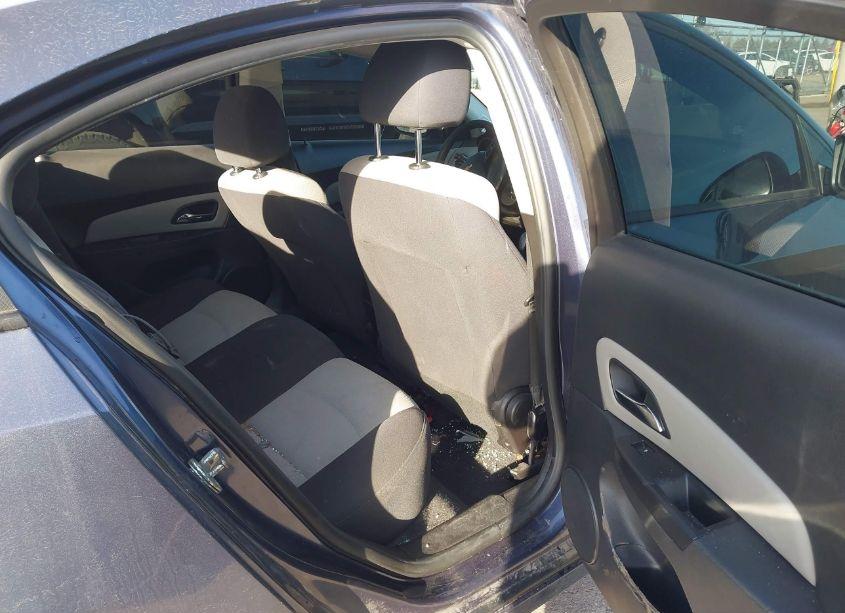 Photo 8 of 2014 Chevrolet Cruze LS AUTO (VIN 1G1PA5SH2E7213275)