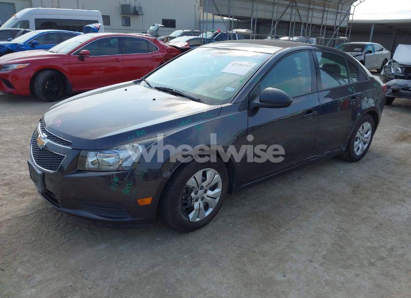 Photo 2 of 2014 Chevrolet Cruze LS AUTO (VIN 1G1PA5SH2E7231629)