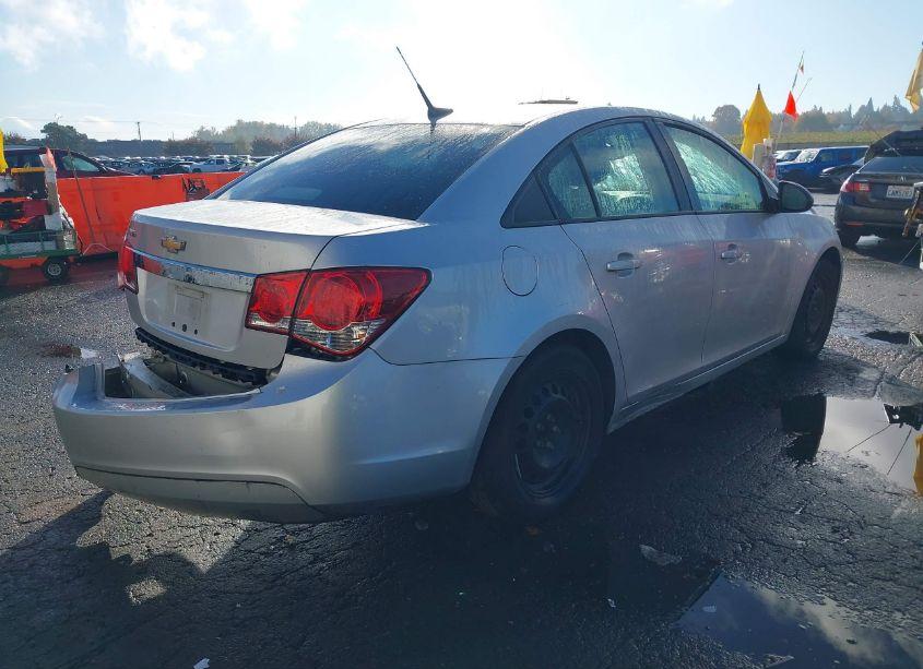 Photo 4 of 2014 Chevrolet Cruze LS AUTO (VIN 1G1PA5SH2E7232120)