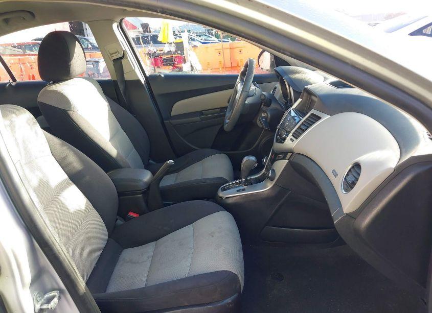 Photo 5 of 2014 Chevrolet Cruze LS AUTO (VIN 1G1PA5SH2E7232120)