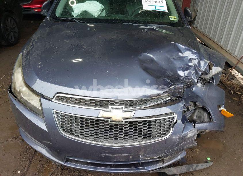 Photo 10 of 2014 Chevrolet Cruze LS AUTO (VIN 1G1PA5SH2E7269510)