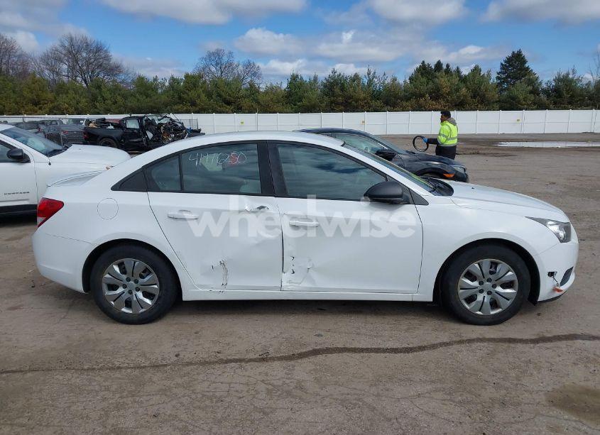Photo 13 of 2014 Chevrolet Cruze LS AUTO (VIN 1G1PA5SH2E7328037)