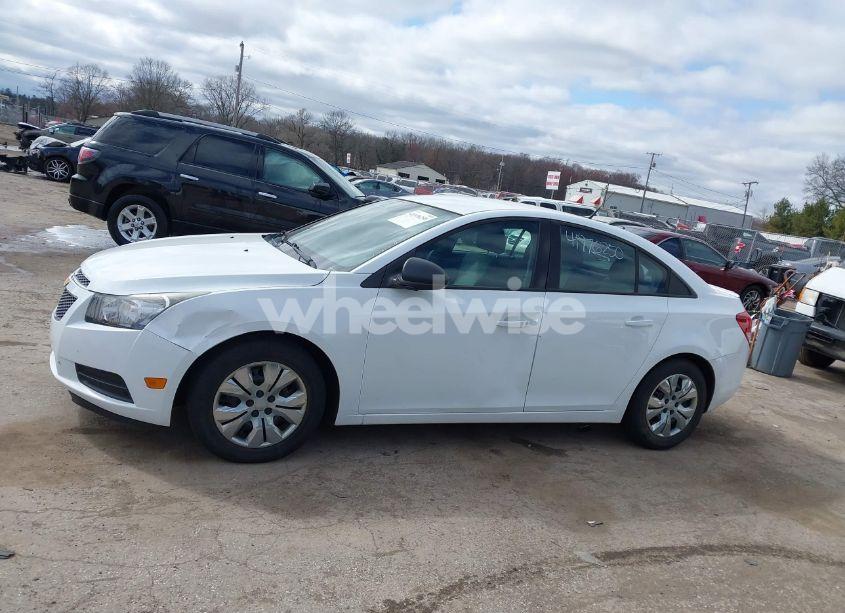 Photo 14 of 2014 Chevrolet Cruze LS AUTO (VIN 1G1PA5SH2E7328037)