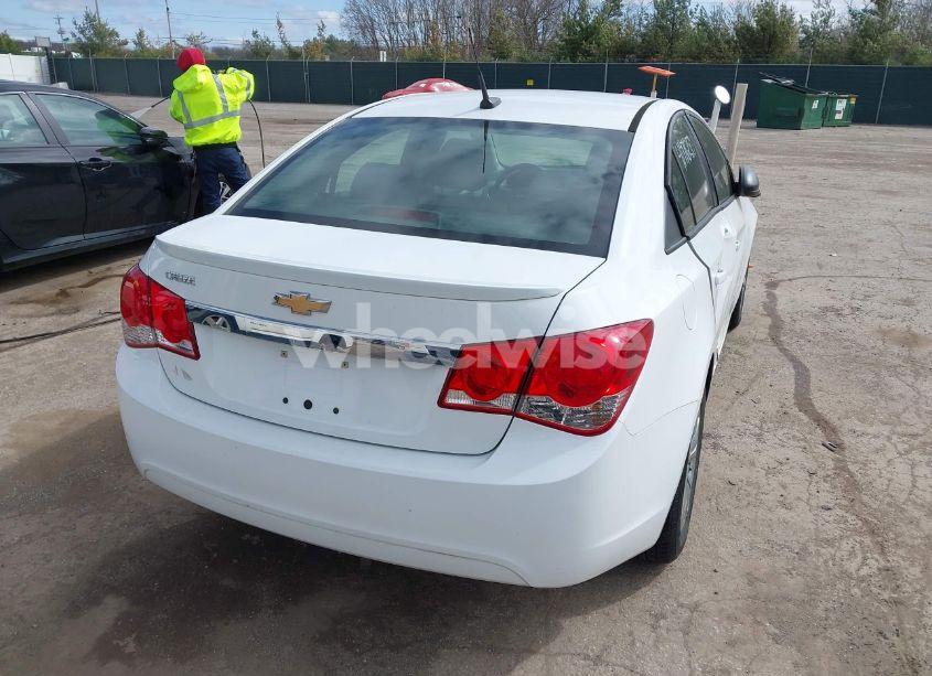 Photo 4 of 2014 Chevrolet Cruze LS AUTO (VIN 1G1PA5SH2E7328037)