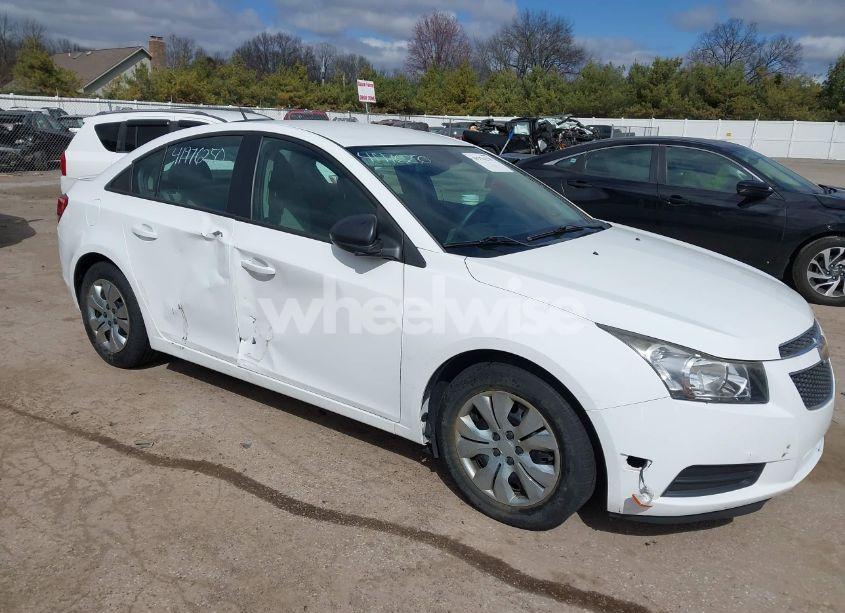 Photo 6 of 2014 Chevrolet Cruze LS AUTO (VIN 1G1PA5SH2E7328037)