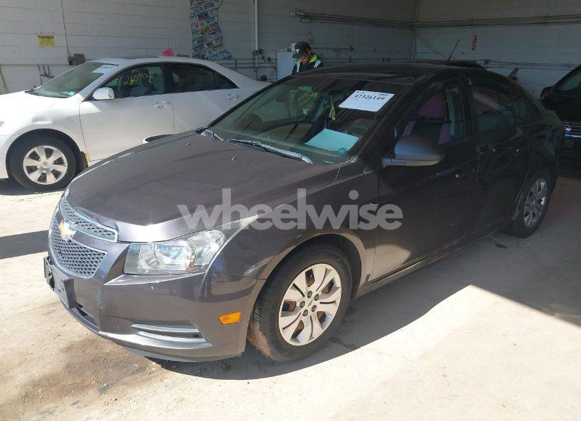 Photo 2 of 2014 Chevrolet Cruze LS AUTO (VIN 1G1PA5SH2E7346991)