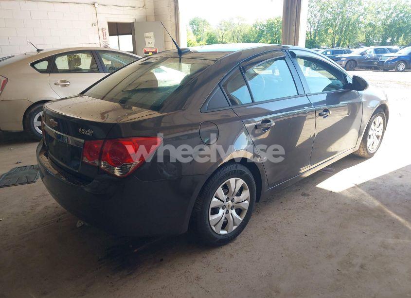 Photo 4 of 2014 Chevrolet Cruze LS AUTO (VIN 1G1PA5SH2E7346991)