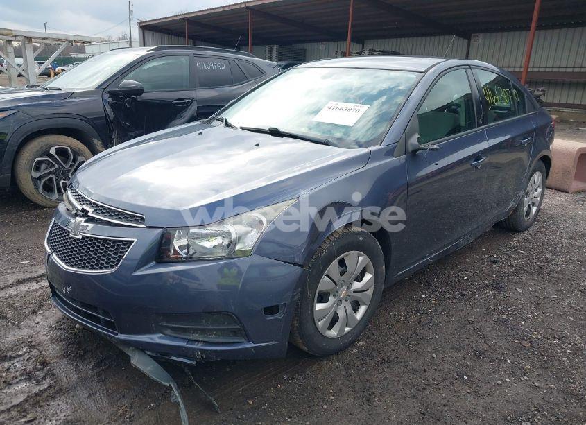 Photo 2 of 2014 Chevrolet Cruze LS AUTO (VIN 1G1PA5SH2E7350698)