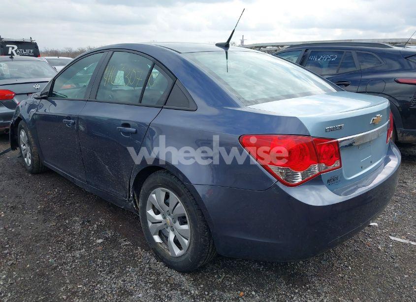 Photo 3 of 2014 Chevrolet Cruze LS AUTO (VIN 1G1PA5SH2E7350698)