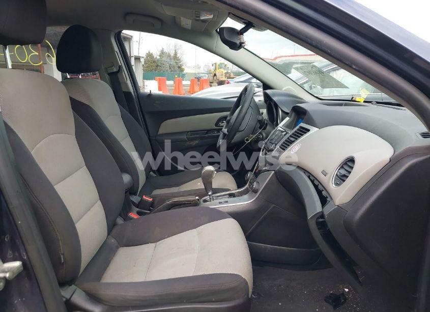 Photo 5 of 2014 Chevrolet Cruze LS AUTO (VIN 1G1PA5SH2E7350698)