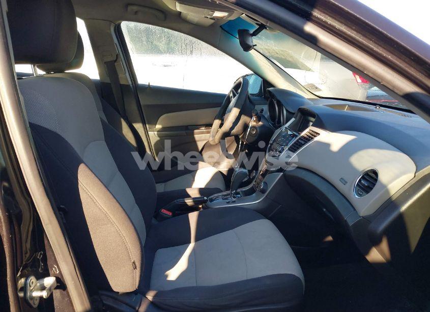 Photo 5 of 2014 Chevrolet Cruze LS AUTO (VIN 1G1PA5SH2E7405960)