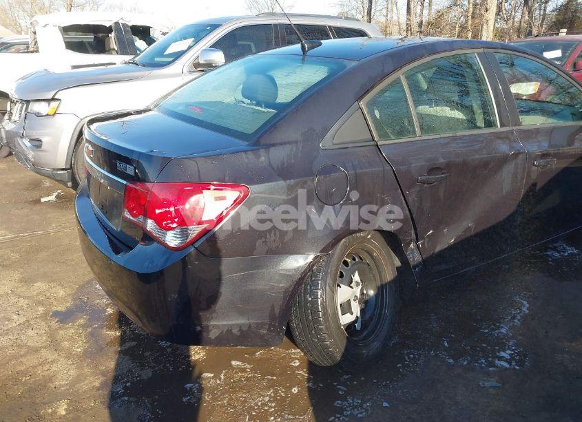 Photo 6 of 2014 Chevrolet Cruze LS AUTO (VIN 1G1PA5SH2E7405960)