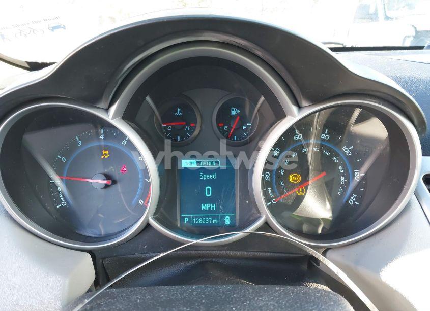 Photo 7 of 2014 Chevrolet Cruze LS AUTO (VIN 1G1PA5SH2E7405960)