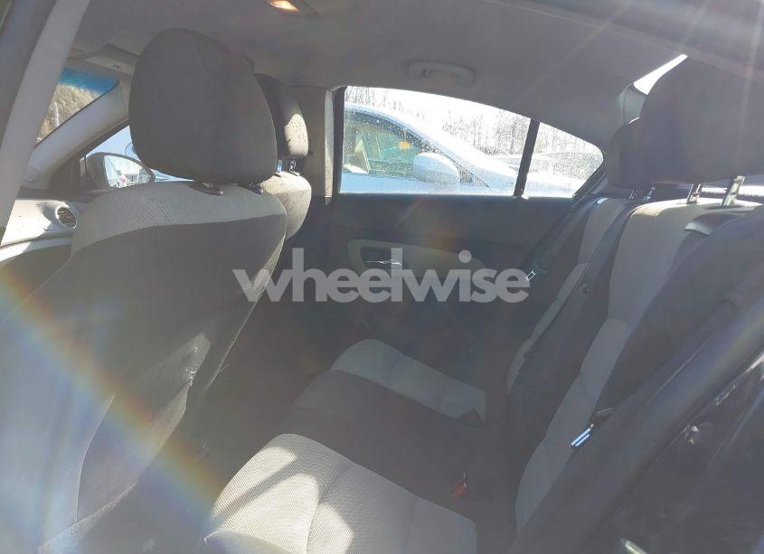 Photo 8 of 2014 Chevrolet Cruze LS AUTO (VIN 1G1PA5SH2E7405960)