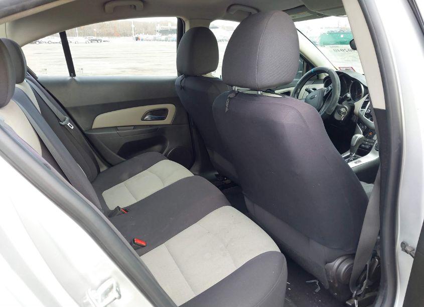 Photo 8 of 2015 Chevrolet Cruze LS AUTO (VIN 1G1PA5SH2F7162877)