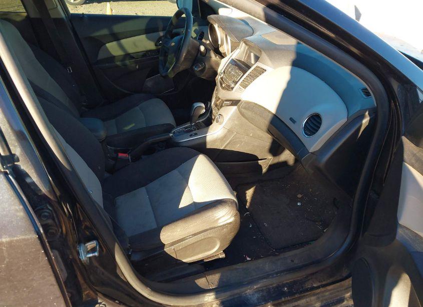 Photo 5 of 2015 Chevrolet Cruze LS AUTO (VIN 1G1PA5SH2F7271680)