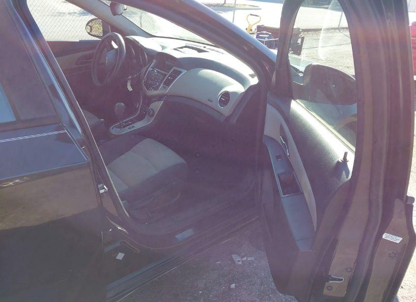 Photo 5 of 2013 Chevrolet Cruze LS AUTO (VIN 1G1PA5SH3D7110865)