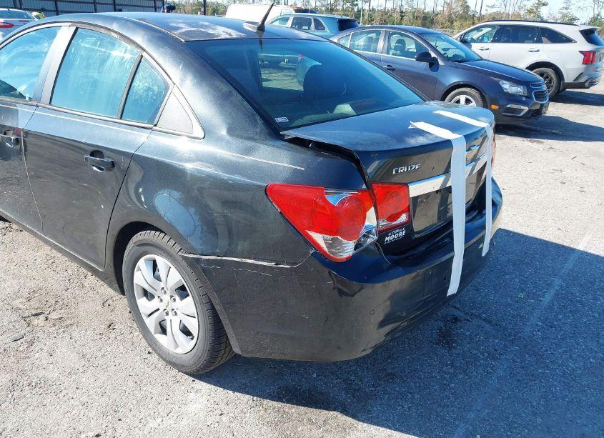 Photo 6 of 2013 Chevrolet Cruze LS AUTO (VIN 1G1PA5SH3D7110865)