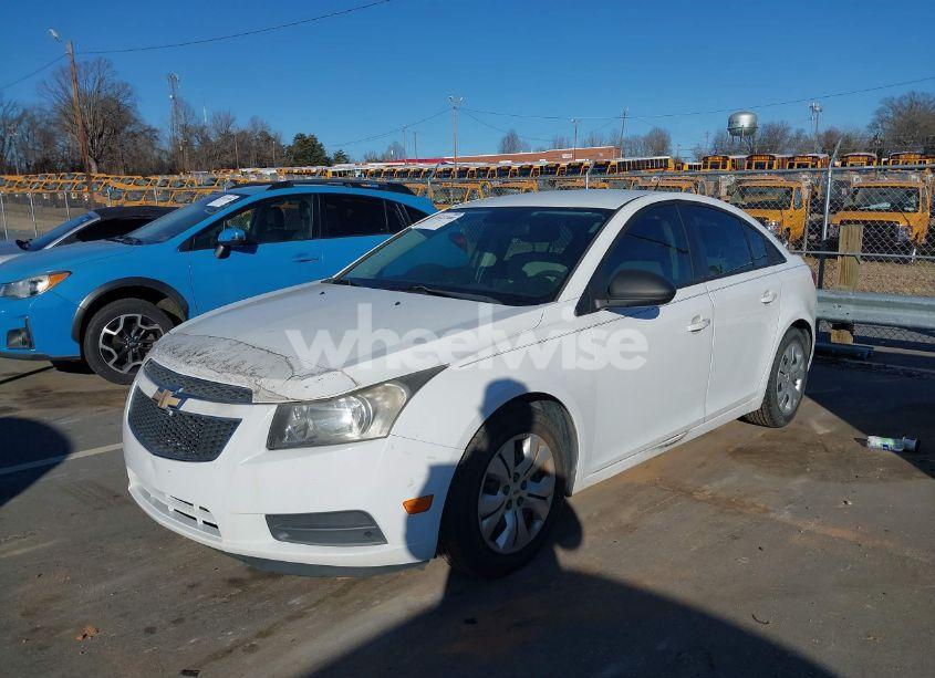 Photo 2 of 2013 Chevrolet Cruze LS AUTO (VIN 1G1PA5SH3D7117508)