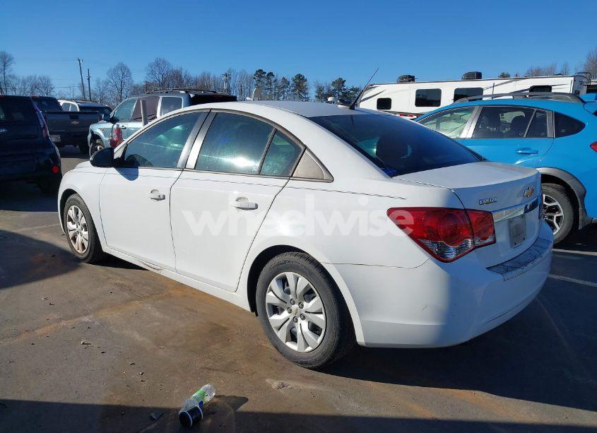 Photo 3 of 2013 Chevrolet Cruze LS AUTO (VIN 1G1PA5SH3D7117508)