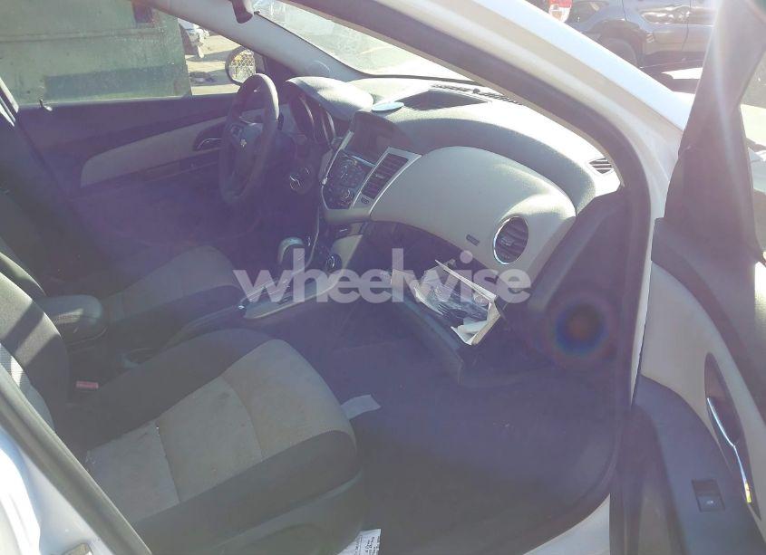 Photo 5 of 2013 Chevrolet Cruze LS AUTO (VIN 1G1PA5SH3D7117508)