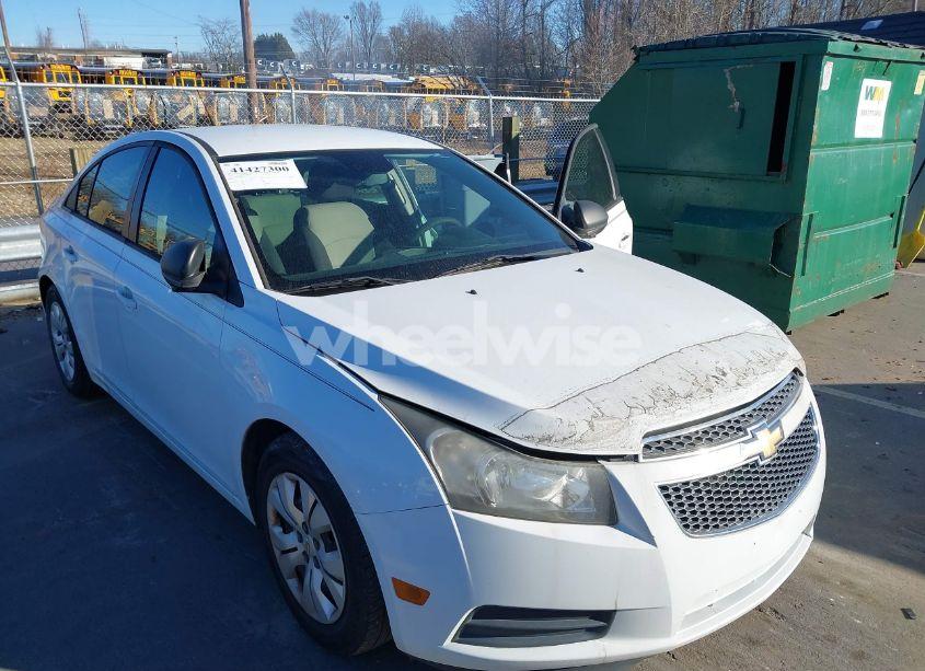 Photo 6 of 2013 Chevrolet Cruze LS AUTO (VIN 1G1PA5SH3D7117508)