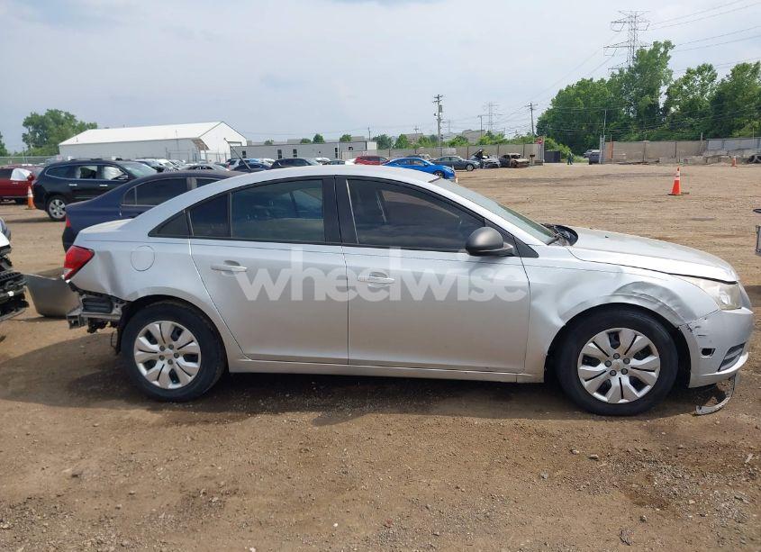 Photo 14 of 2013 Chevrolet Cruze LS AUTO (VIN 1G1PA5SH3D7215003)