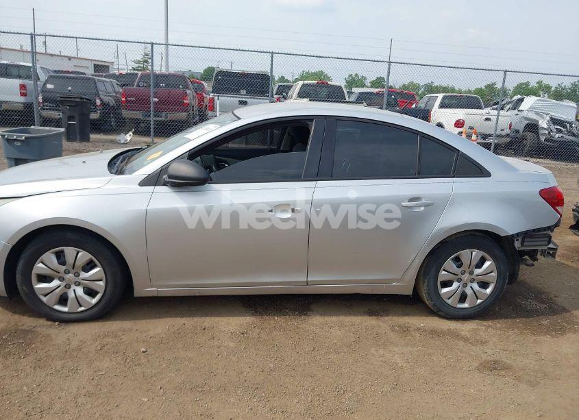 Photo 15 of 2013 Chevrolet Cruze LS AUTO (VIN 1G1PA5SH3D7215003)