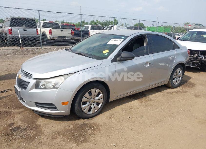 Photo 2 of 2013 Chevrolet Cruze LS AUTO (VIN 1G1PA5SH3D7215003)