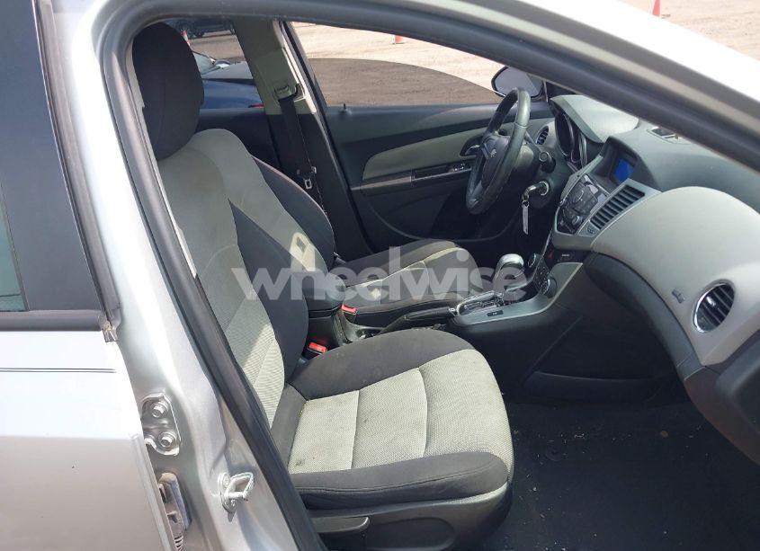 Photo 5 of 2013 Chevrolet Cruze LS AUTO (VIN 1G1PA5SH3D7215003)